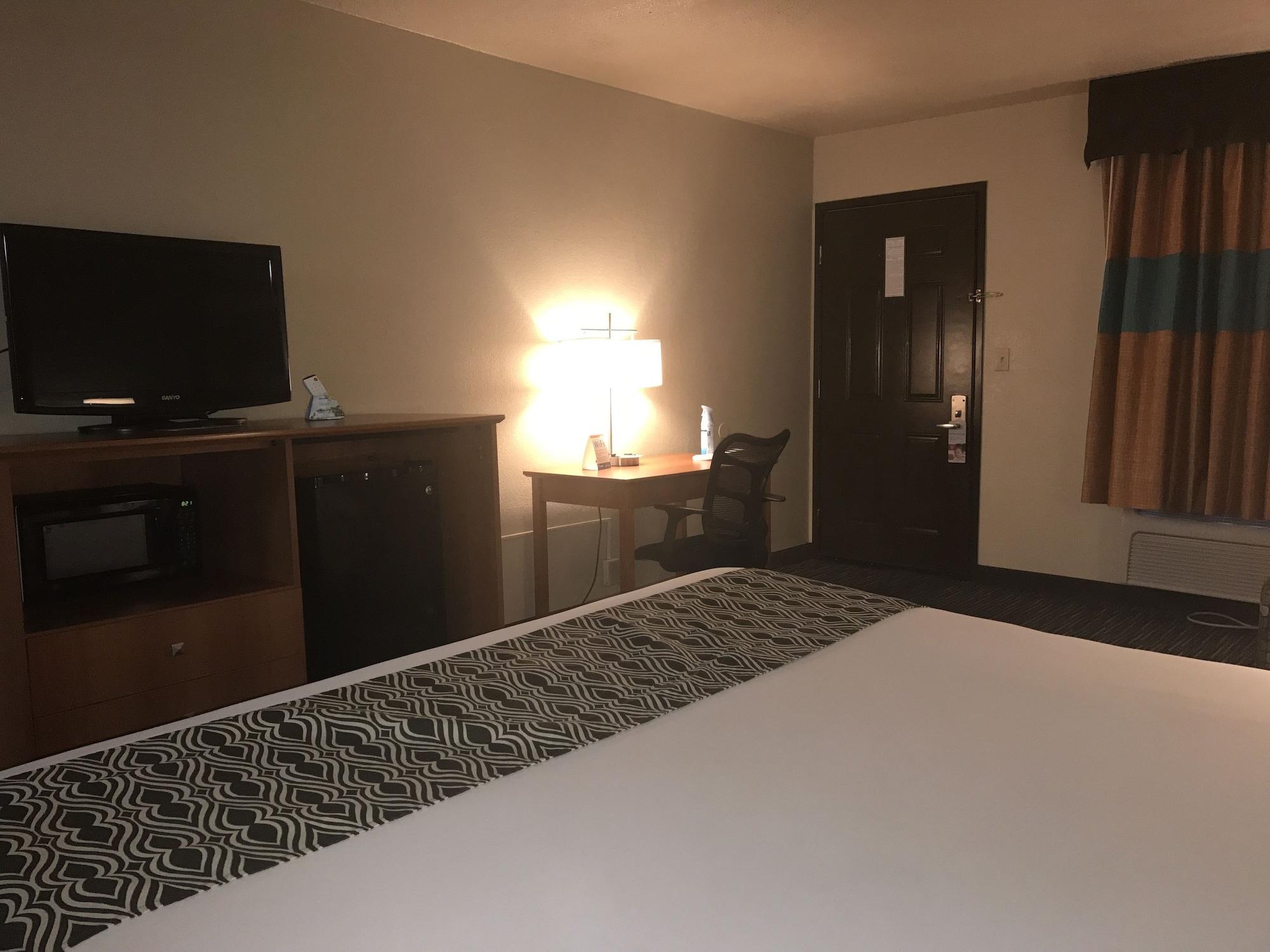 Ramada By Wyndham Louisville North Eksteriør billede