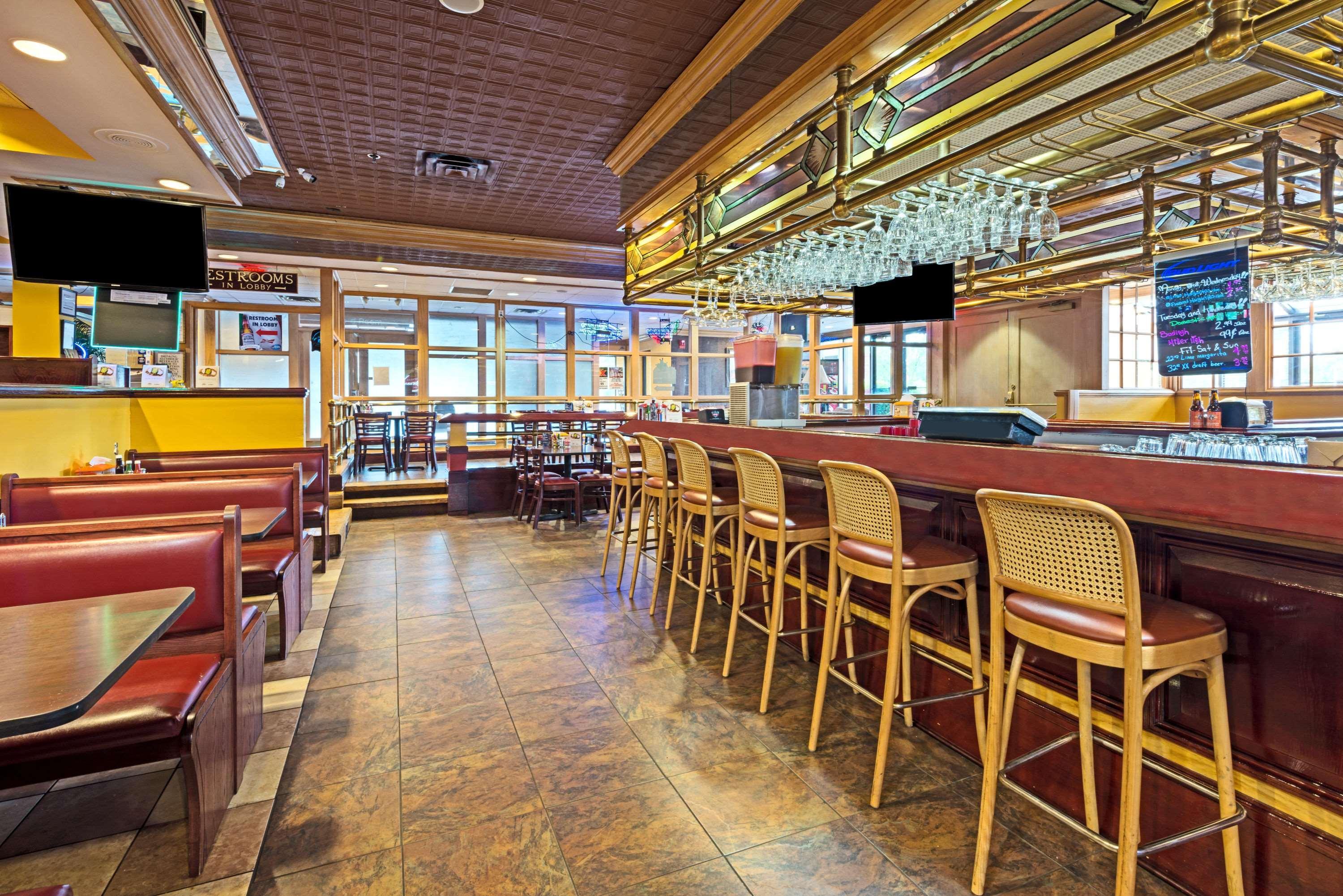 Ramada By Wyndham Louisville North Eksteriør billede