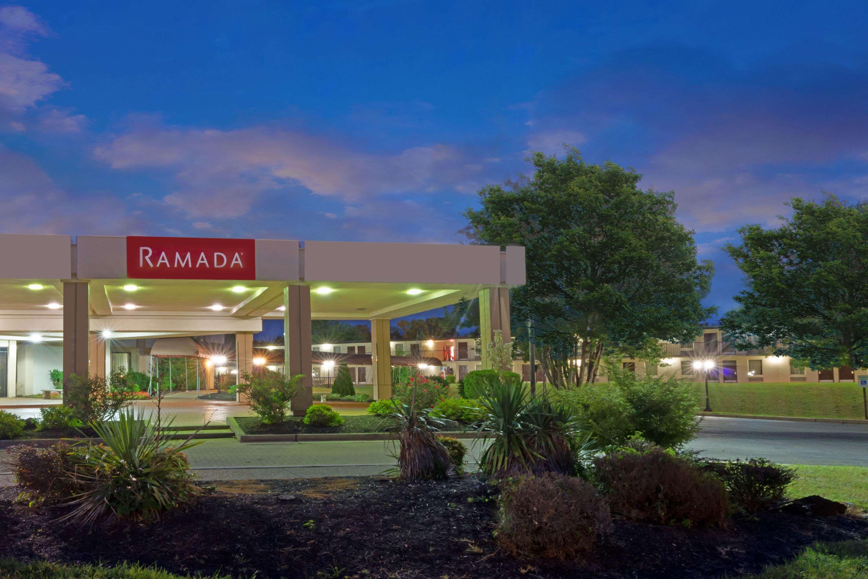 Ramada By Wyndham Louisville North Eksteriør billede
