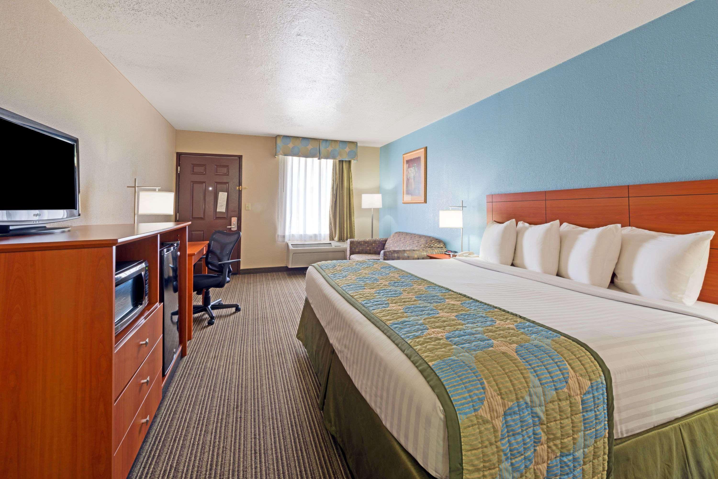 Ramada By Wyndham Louisville North Eksteriør billede